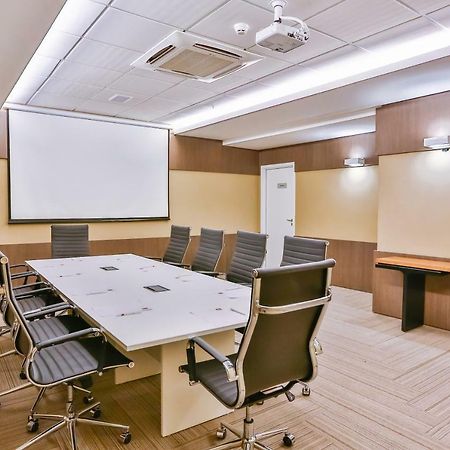 Transamerica Collection Goiania Bagian luar foto A meeting room