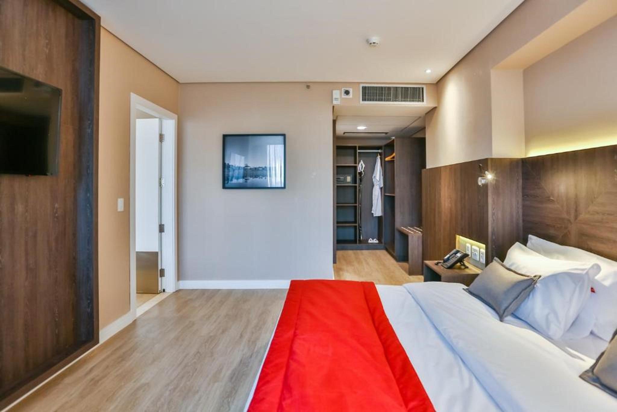 Transamerica Collection Goiania Bagian luar foto A room at the hotel