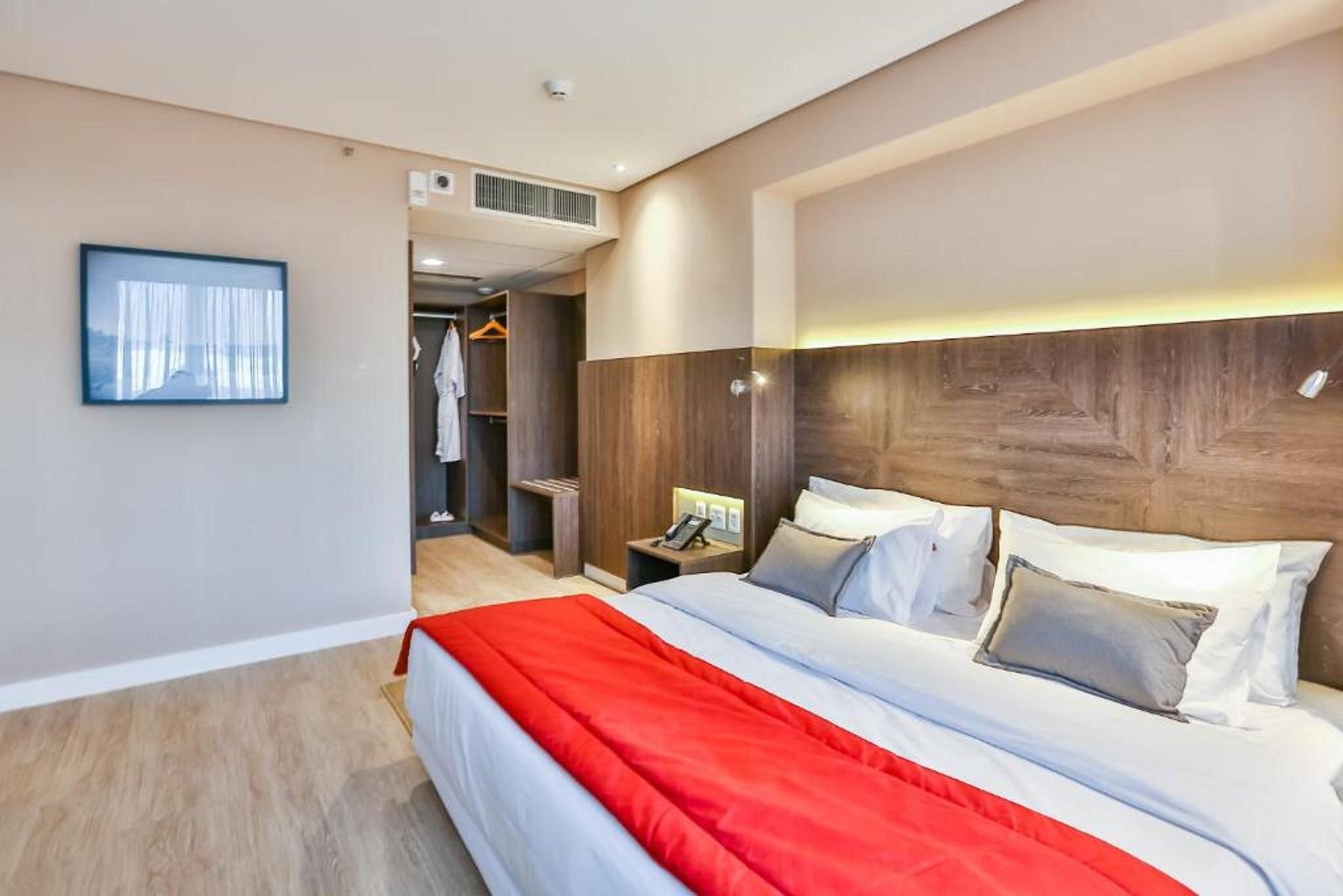 Transamerica Collection Goiania Bagian luar foto A room at the hotel