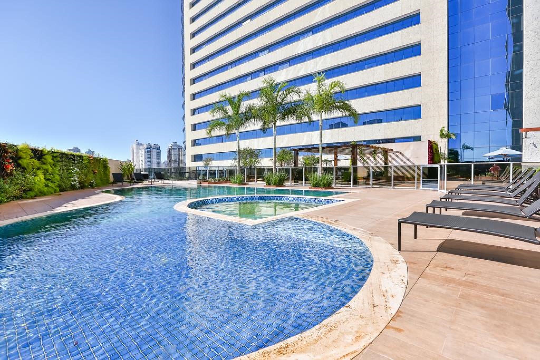 Transamerica Collection Goiania Bagian luar foto The pool at the hotel