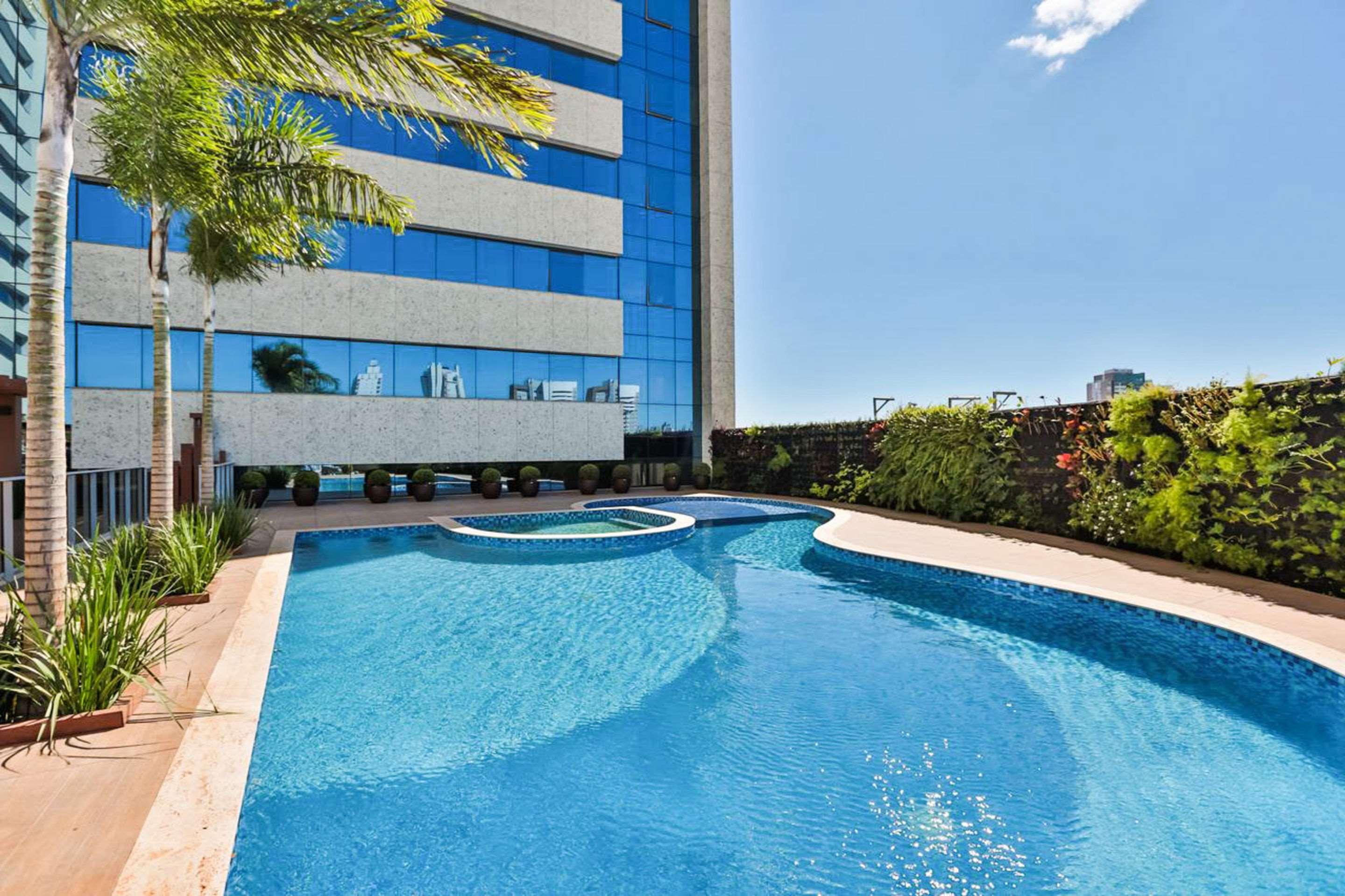 Transamerica Collection Goiania Bagian luar foto Swimming pool