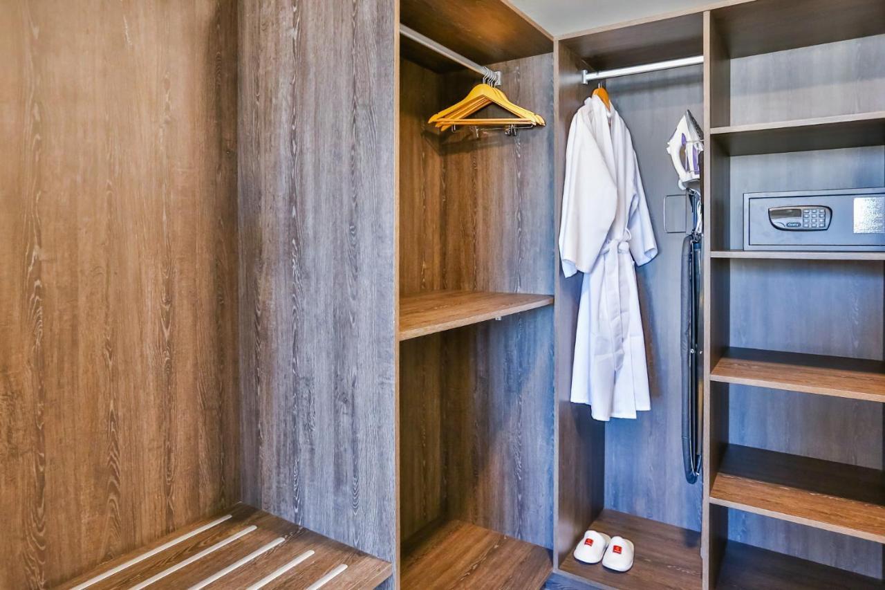 Transamerica Collection Goiania Bagian luar foto A wardrobe